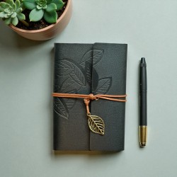 Vintage Faux Leather A5 Notebook black bookishlover.ch Basel Switzerland